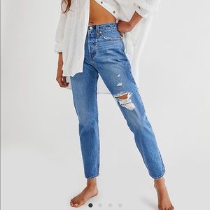 Levi’s Wedgie Icon High Rise Jeans - Ripped Knees